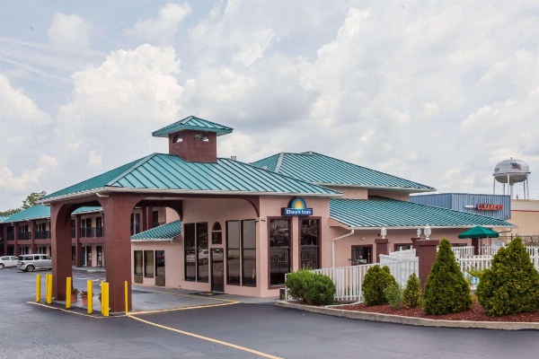 Days Inn by Wyndham Jackson image 1