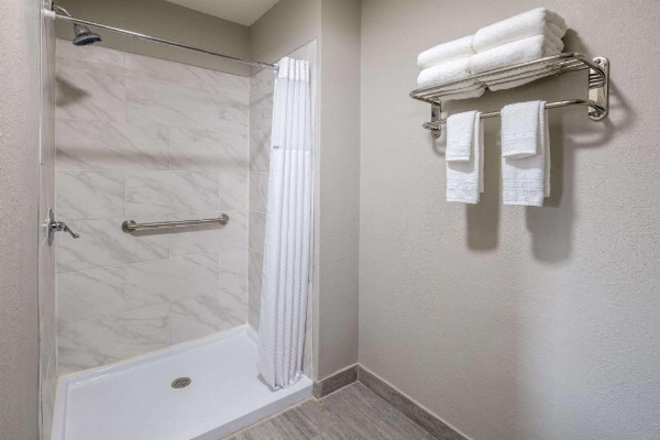 Days Inn by Wyndham Jackson image 12