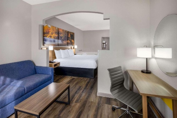 Days Inn by Wyndham Jackson image 13