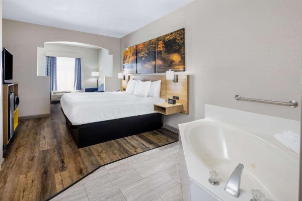 Days Inn by Wyndham Jackson image 14