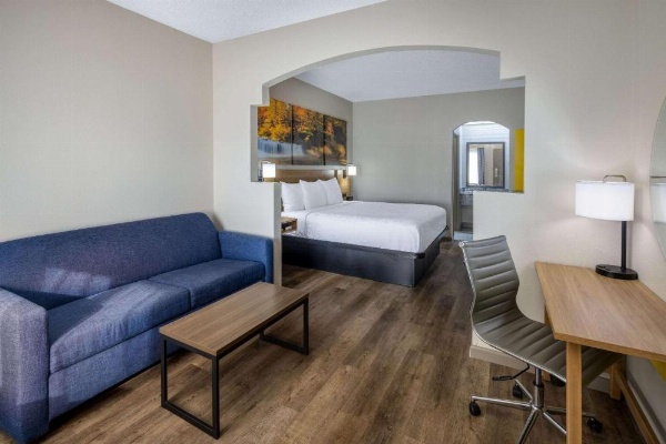 Days Inn by Wyndham Jackson image 17