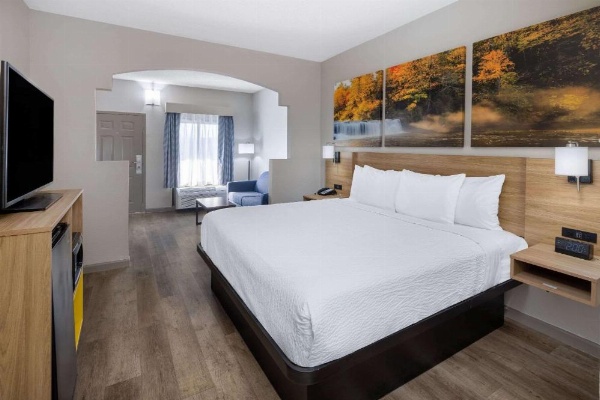 Days Inn by Wyndham Jackson image 18