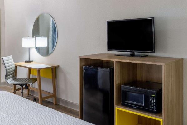 Days Inn by Wyndham Jackson image 20