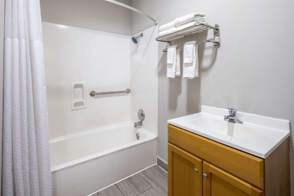 Days Inn by Wyndham Jackson image 23