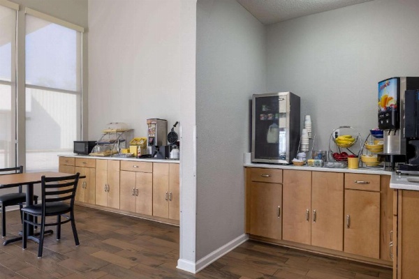 Days Inn by Wyndham Jackson image 28