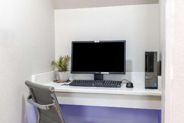 Days Inn by Wyndham Jackson image 30