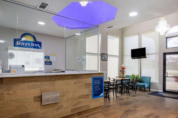 Days Inn by Wyndham Jackson image 8