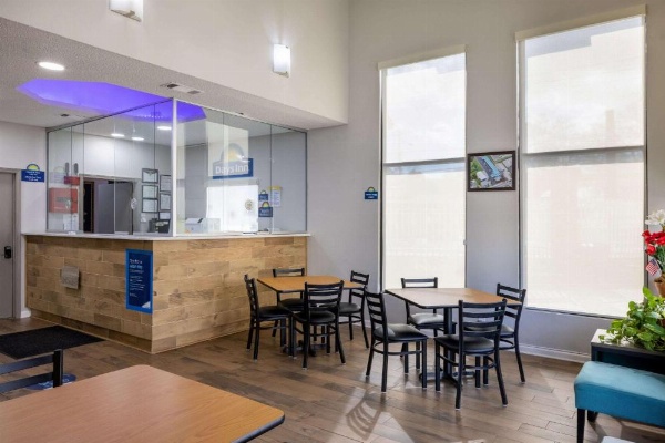 Days Inn by Wyndham Jackson image 9